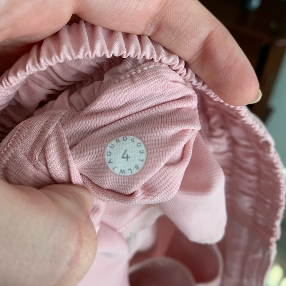 SOLD! Lululemon Dusty Pink Hotty Hot Shorts - Picture 4 of 5